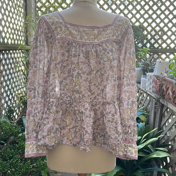 American Eagle flowy top.    Pale purple. Size S     Would easily fit Medium - Picture 3 of 14